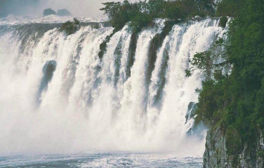 Private Tour of Iguazu Falls with Boat Adventure